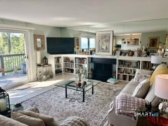 24 Harbour Village Branford CT 06405