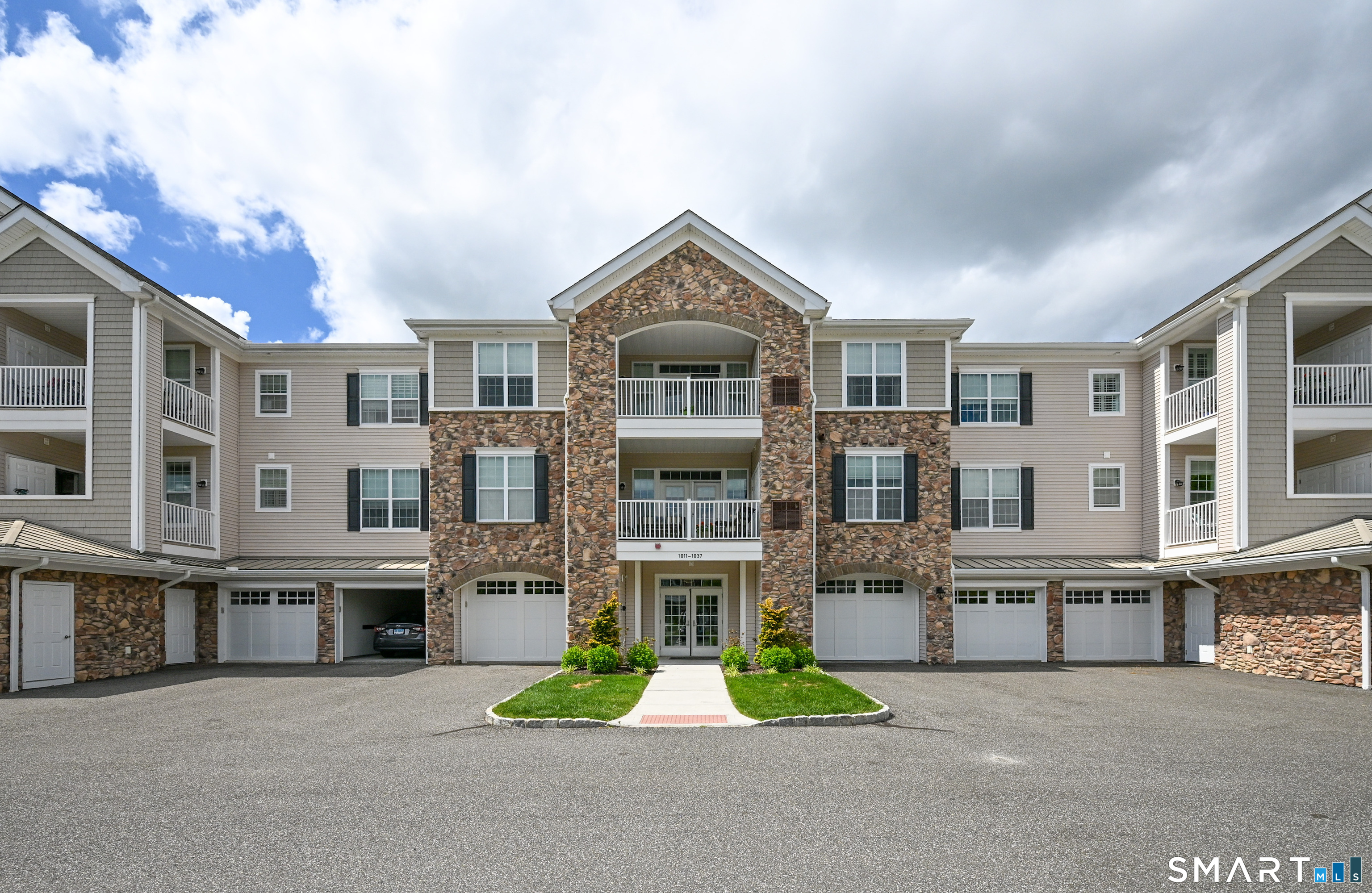 1011 Brookside Court Newtown CT 06470
