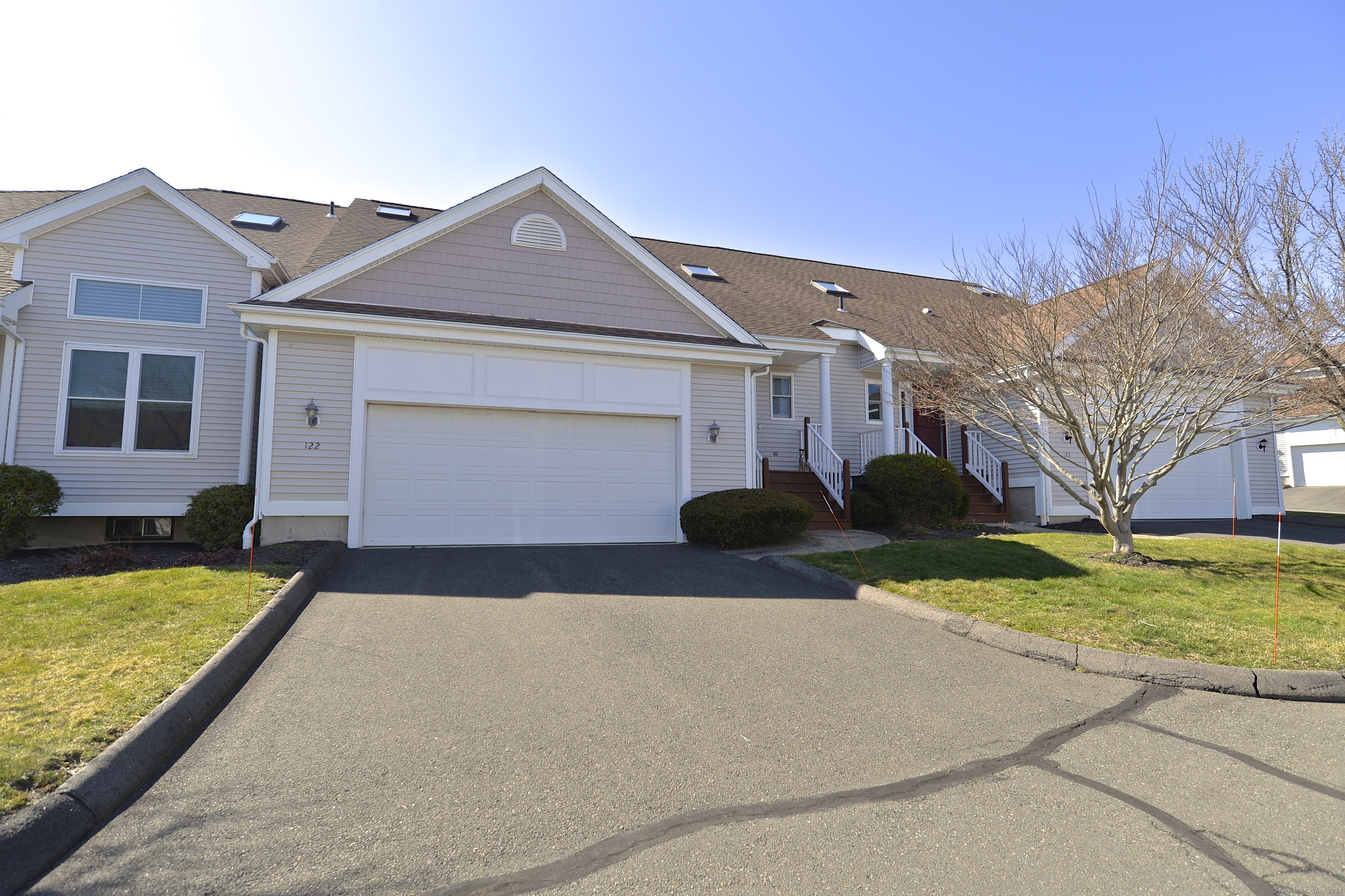 122 Summerfield Gardens Shelton CT 06484