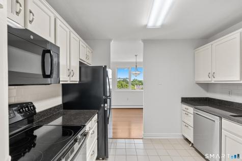 887 Farmington Avenue West Hartford CT 06119