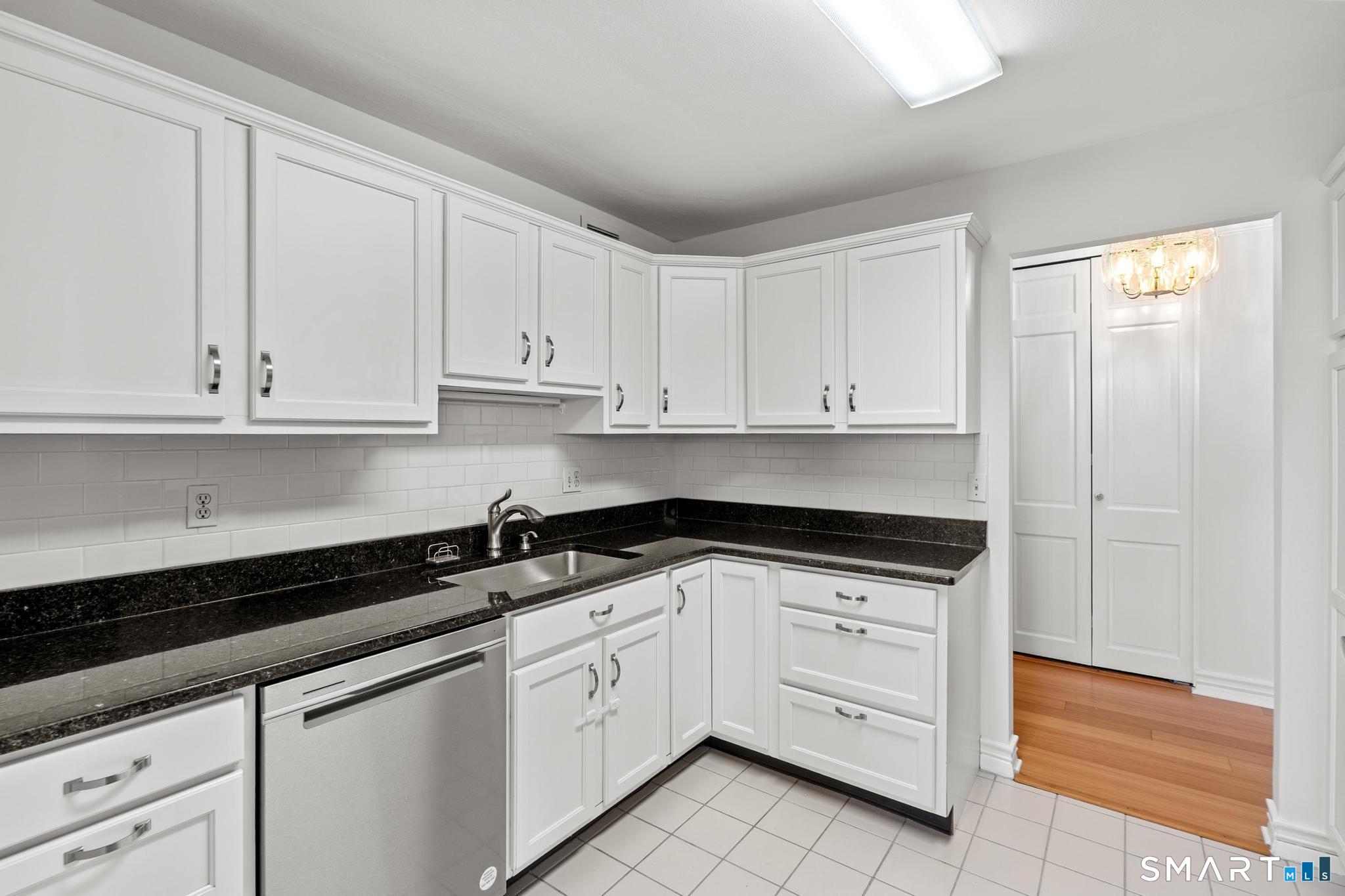 887 Farmington Avenue West Hartford CT 06119
