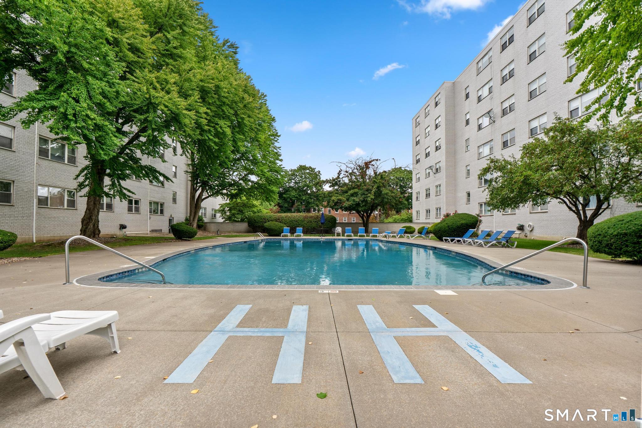 887 Farmington Avenue West Hartford CT 06119