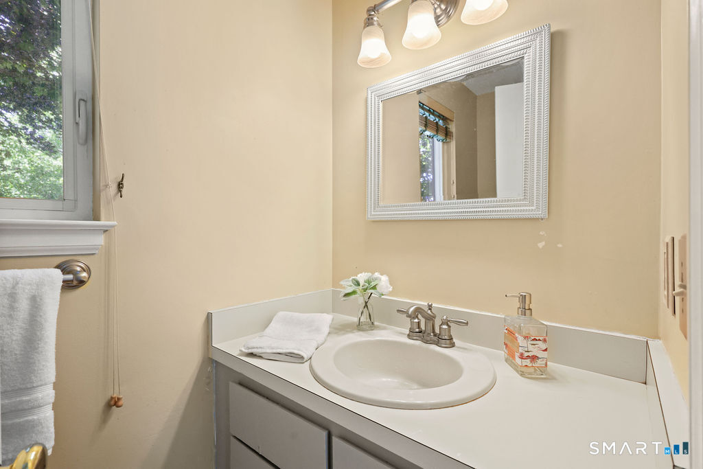 5 Quail Drive Simsbury CT 06081