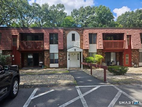 35 Woodsedge Drive Newington CT 06111