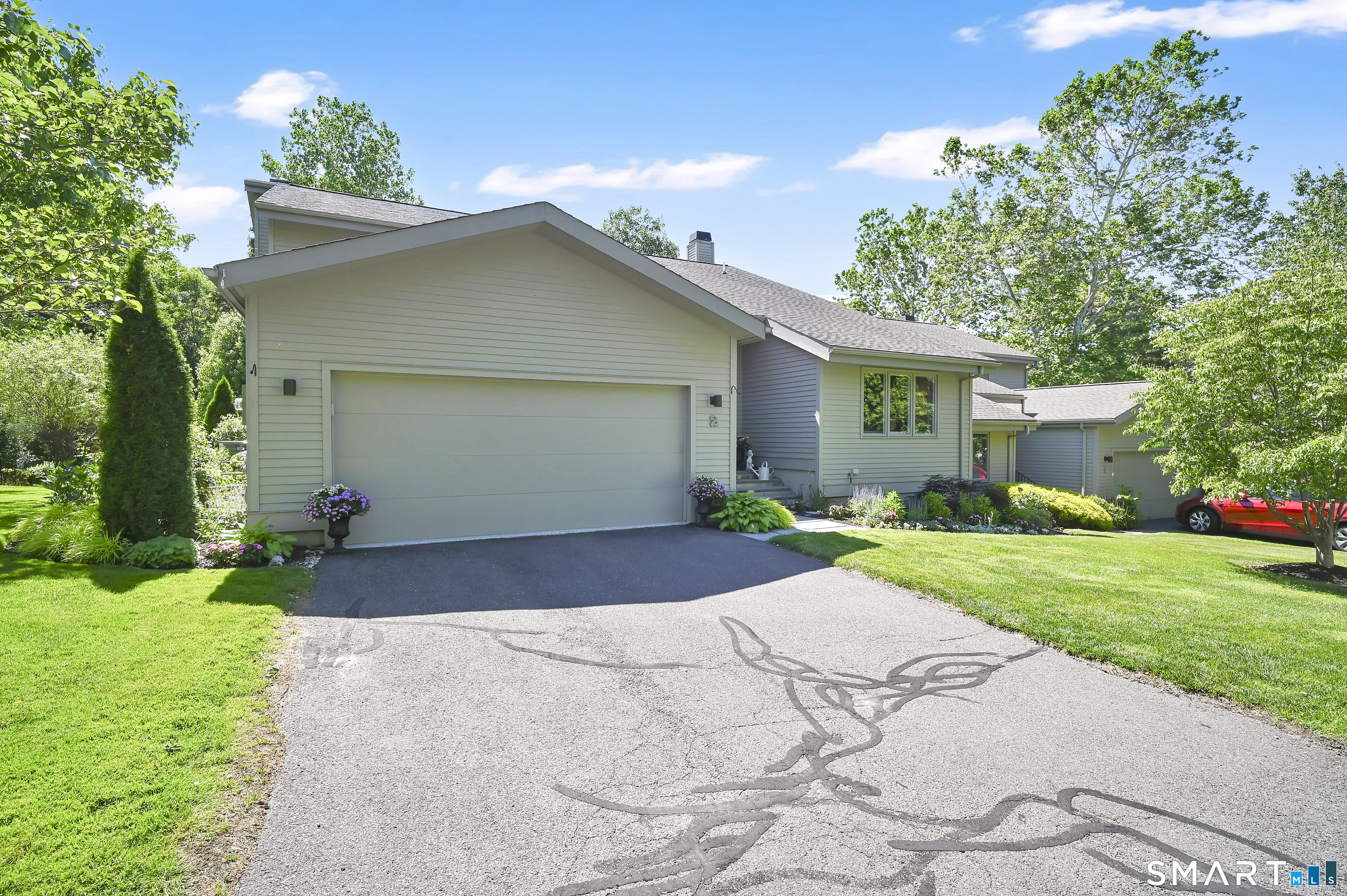 2 Thistle Hollow Avon CT 06001