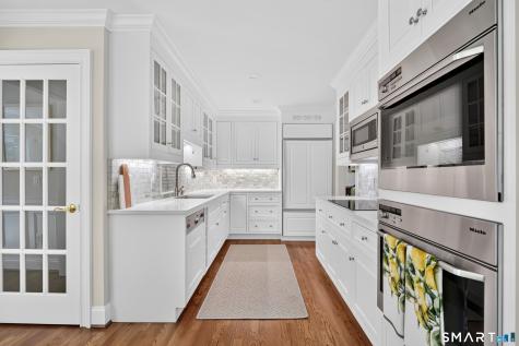 2 Thistle Hollow Avon CT 06001