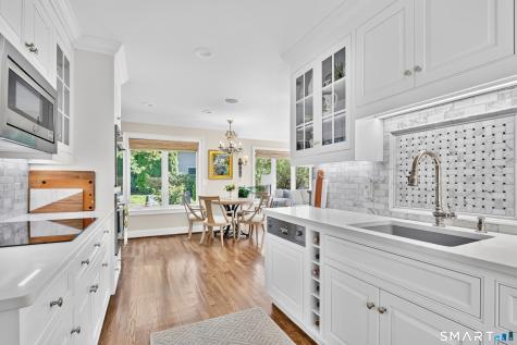 2 Thistle Hollow Avon CT 06001