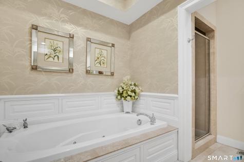 2 Thistle Hollow Avon CT 06001