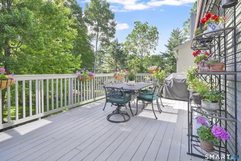2 Thistle Hollow Avon CT 06001