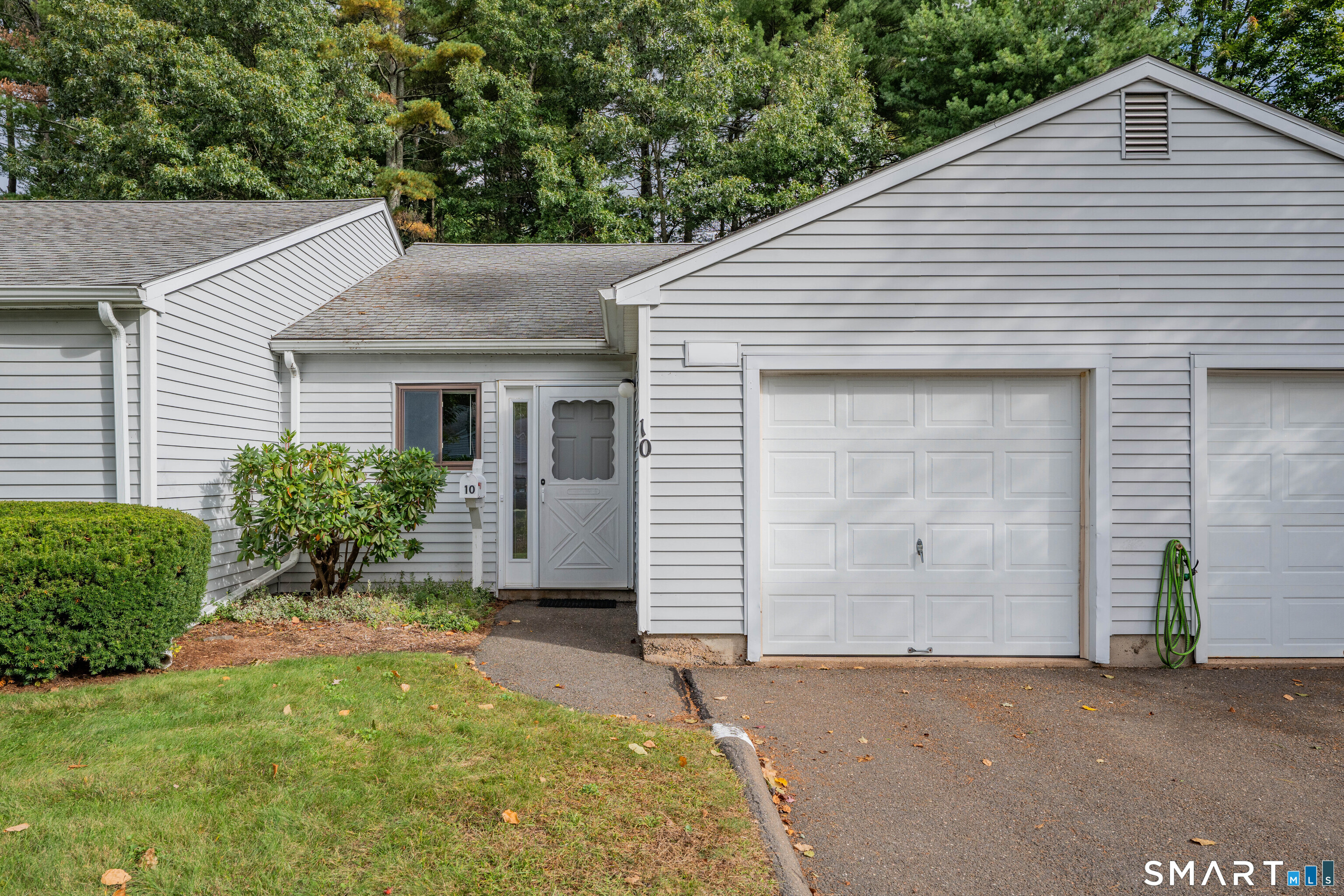 10 Knoll Lane Simsbury CT 06089