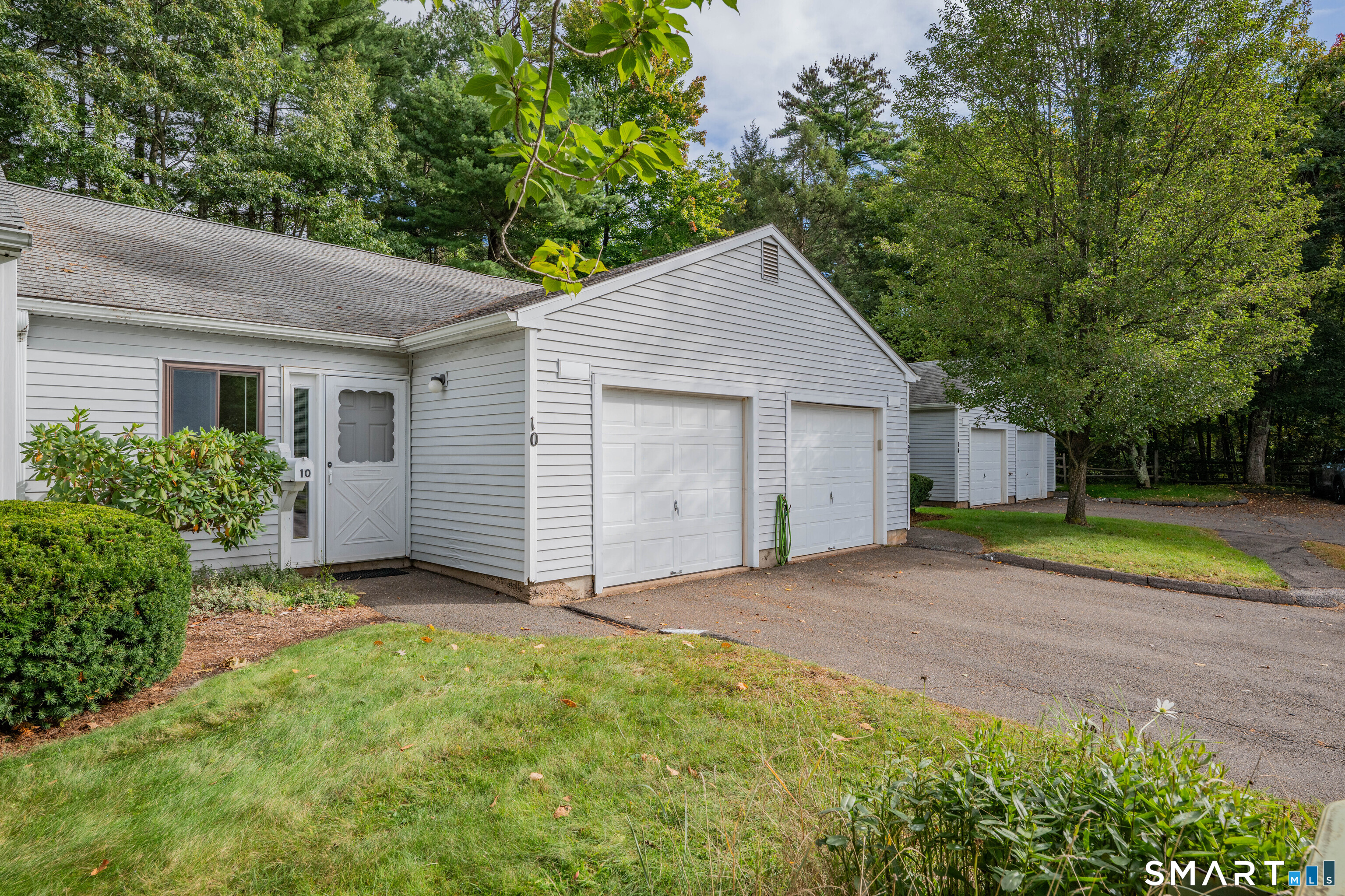 10 Knoll Lane Simsbury CT 06089