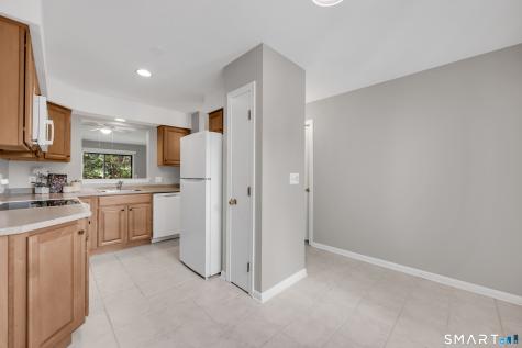 10 Knoll Lane Simsbury CT 06089
