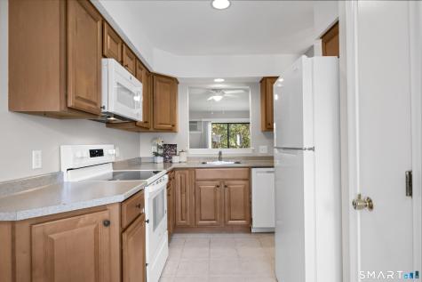 10 Knoll Lane Simsbury CT 06089