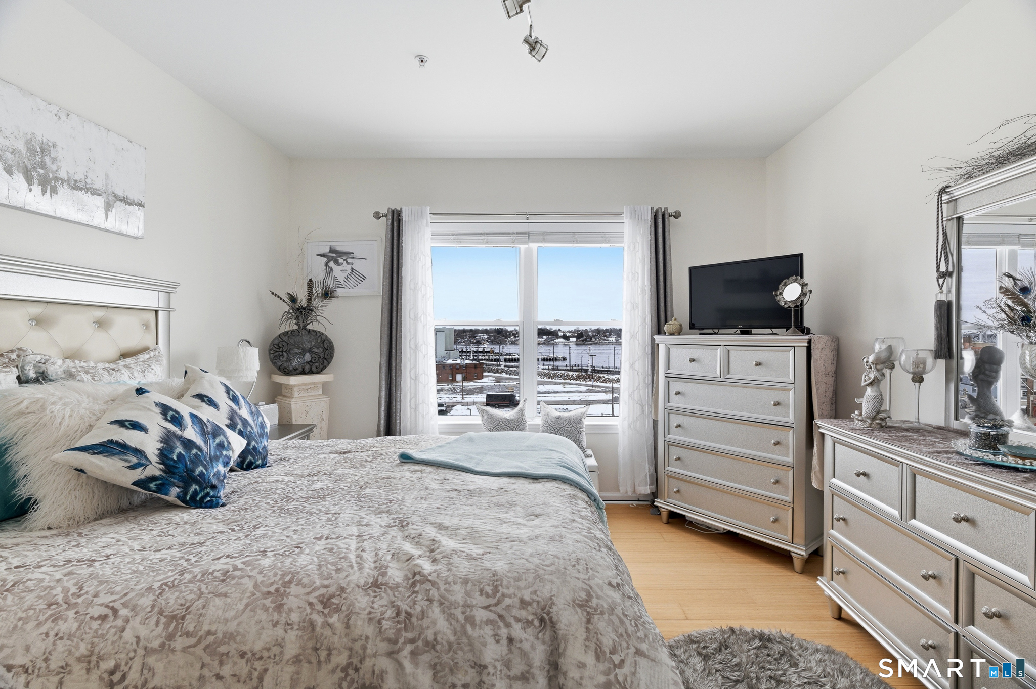 400 Bank Street New London CT 06320