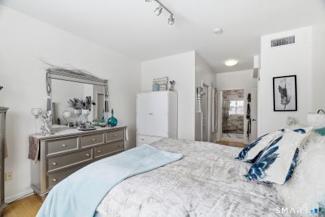 400 Bank Street New London CT 06320