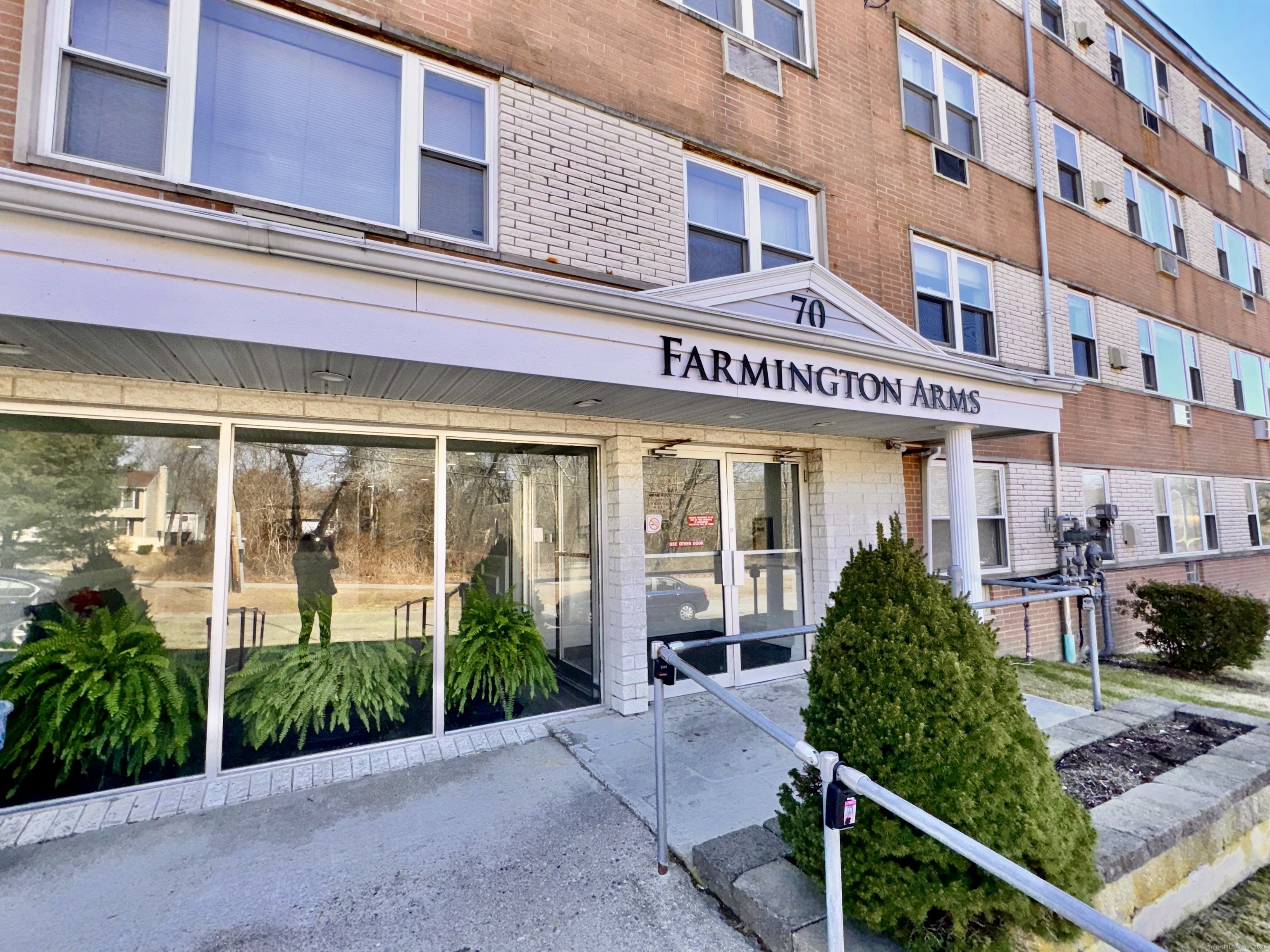 70 Farmington Avenue New London CT 06320