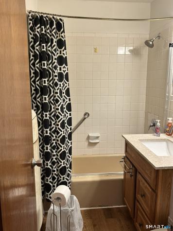 2 Camelot Drive Bloomfield CT 06002