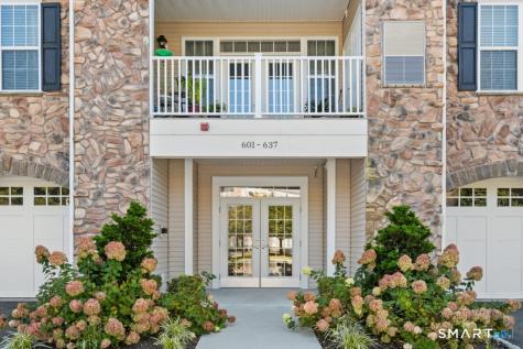 632 Brookside Court Newtown CT 06470