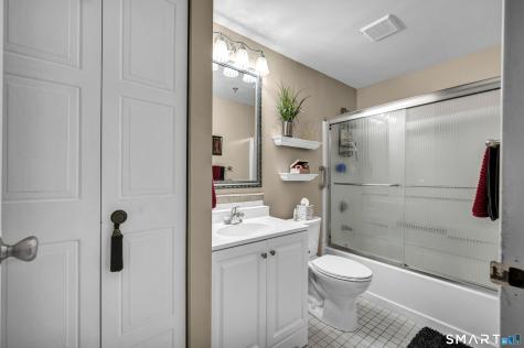 111 Dekoven Drive Middletown CT 06457