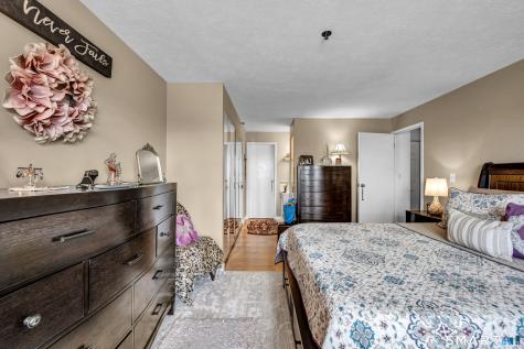 111 Dekoven Drive Middletown CT 06457