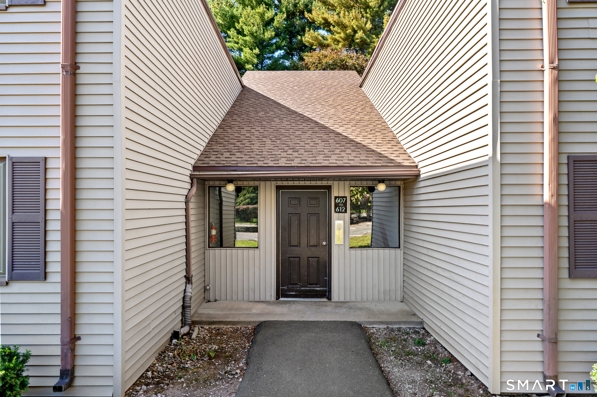 609 Twin Circle Drive South Windsor CT 06074