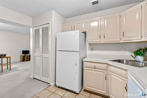 609 Twin Circle Drive South Windsor CT 06074