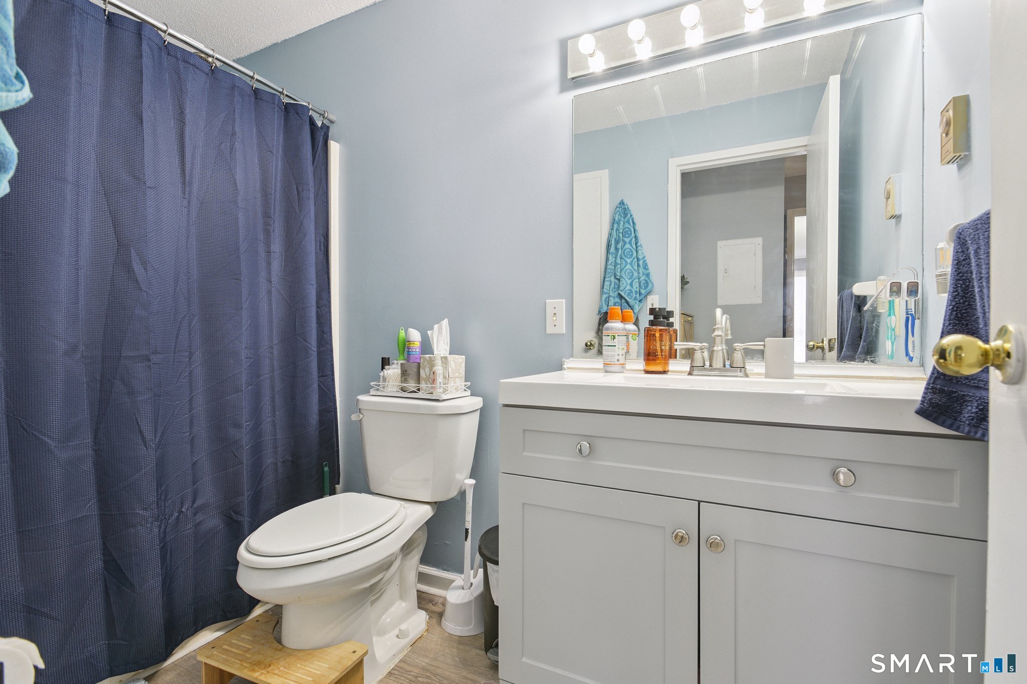 6 Hamre Lane Branford CT 06405