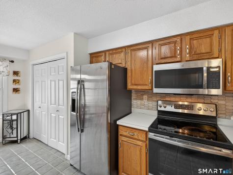 906 Canterbury Lane Colchester CT 06415