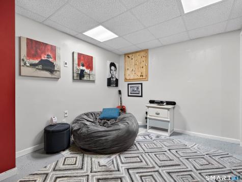 906 Canterbury Lane Colchester CT 06415