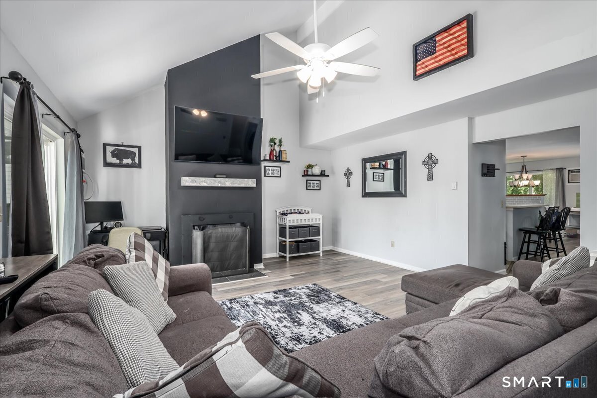 136 Pembroke Road Danbury CT 06811