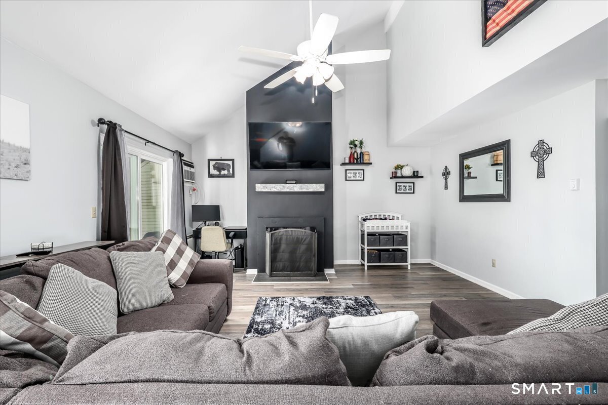 136 Pembroke Road Danbury CT 06811