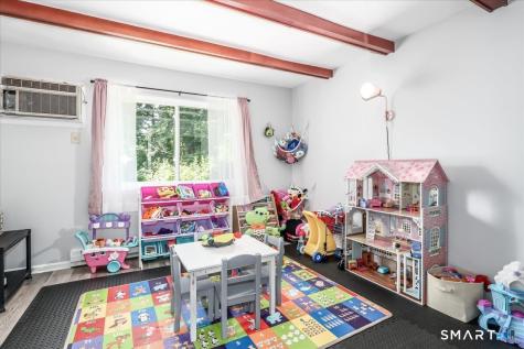 136 Pembroke Road Danbury CT 06811