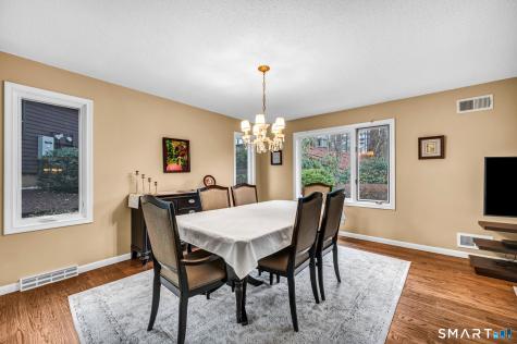 8 Ironwood Road West Hartford CT 06117