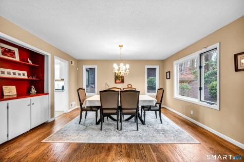 8 Ironwood Road West Hartford CT 06117
