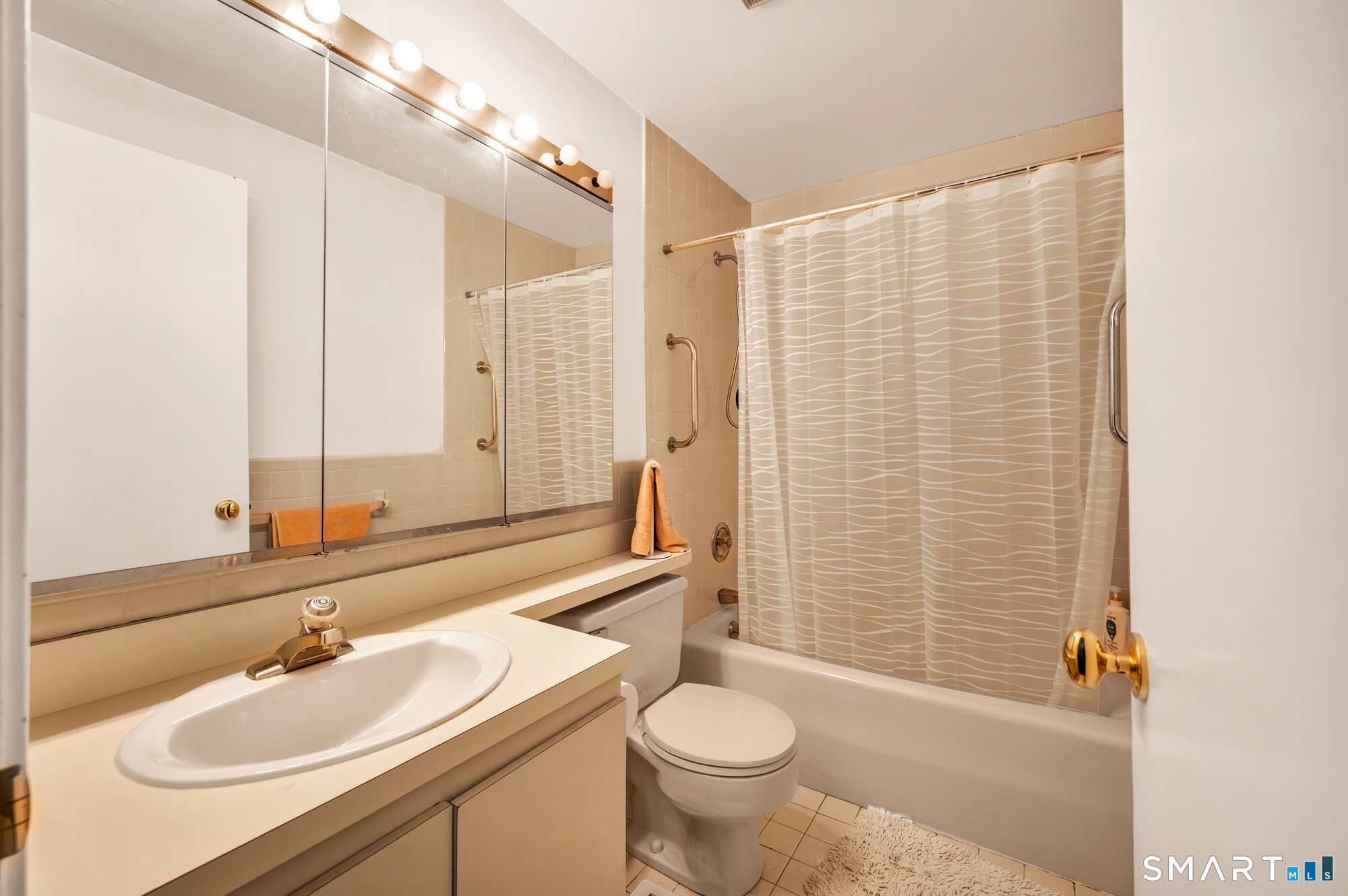 8 Ironwood Road West Hartford CT 06117