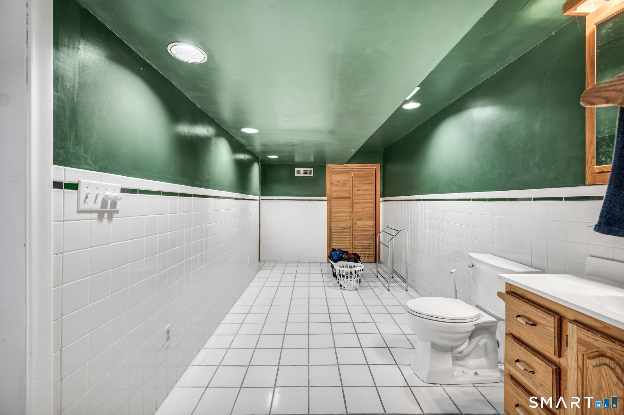 8 Ironwood Road West Hartford CT 06117