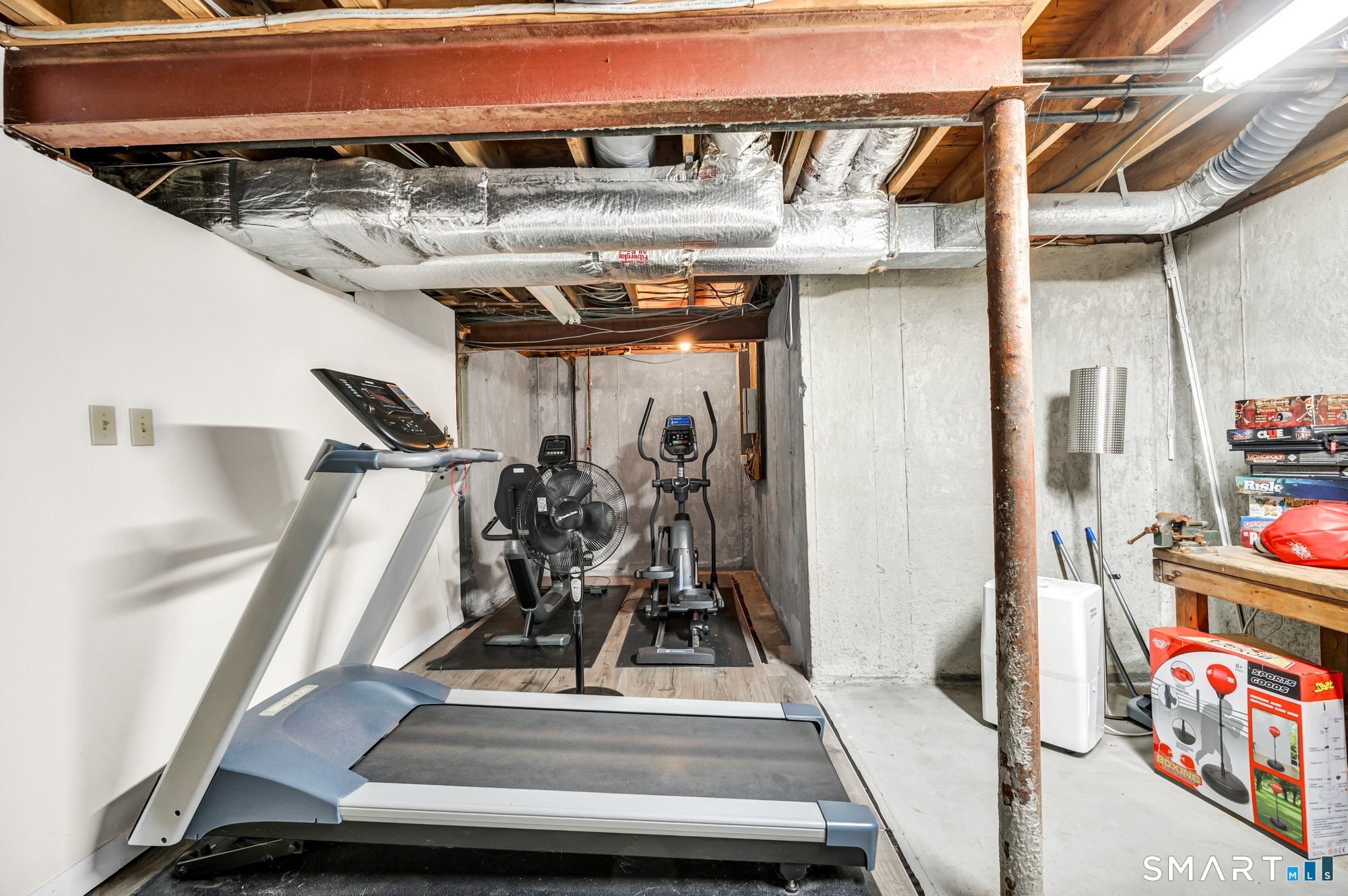 8 Ironwood Road West Hartford CT 06117