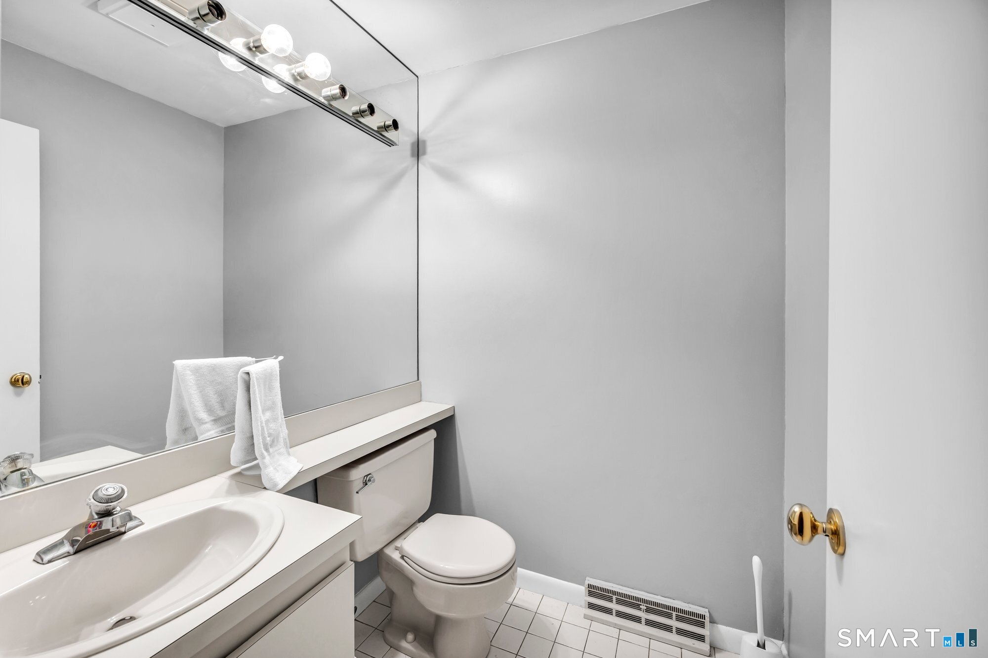 8 Ironwood Road West Hartford CT 06117