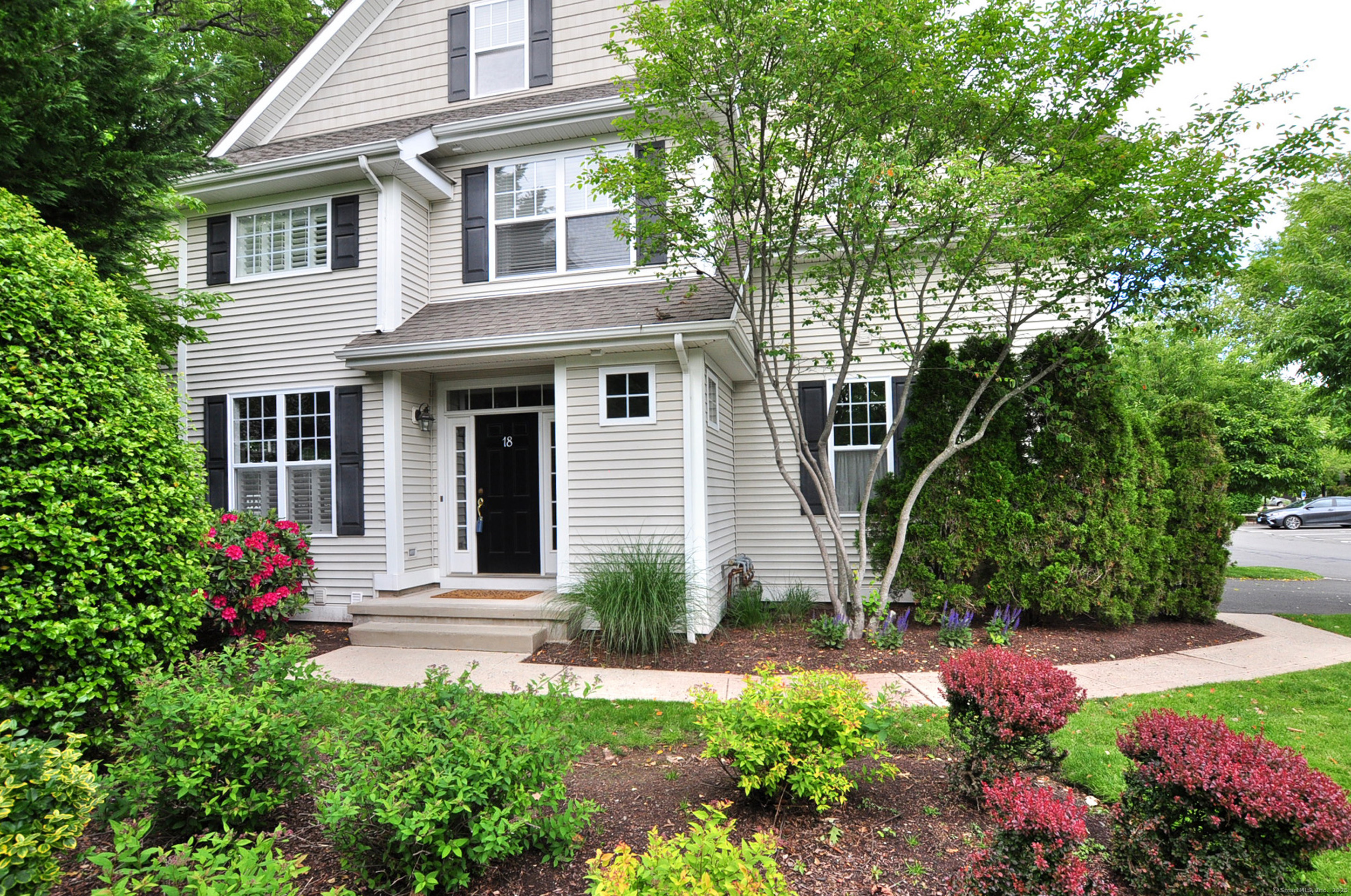 18 Schoolhouse Drive West Hartford CT 06110