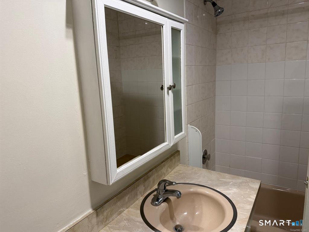 1274 East Main Street Meriden CT 06450