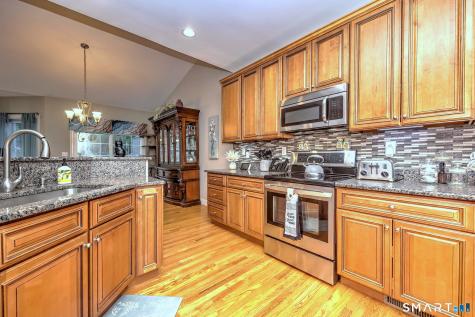 61 Pondview Circle Beacon Falls CT 06403