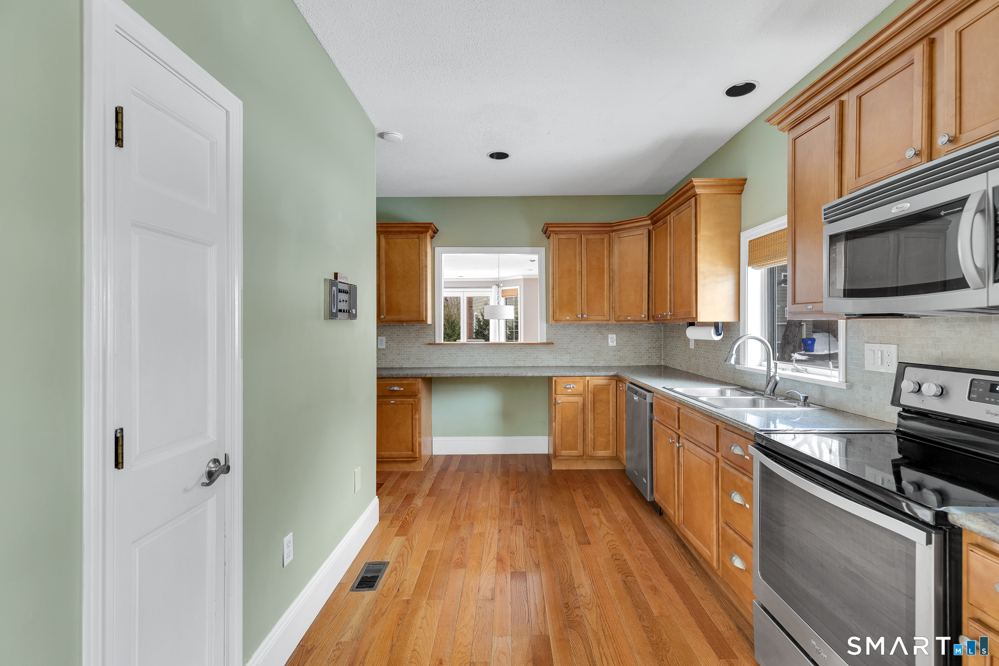 17 Harwich Lane West Hartford CT 06117