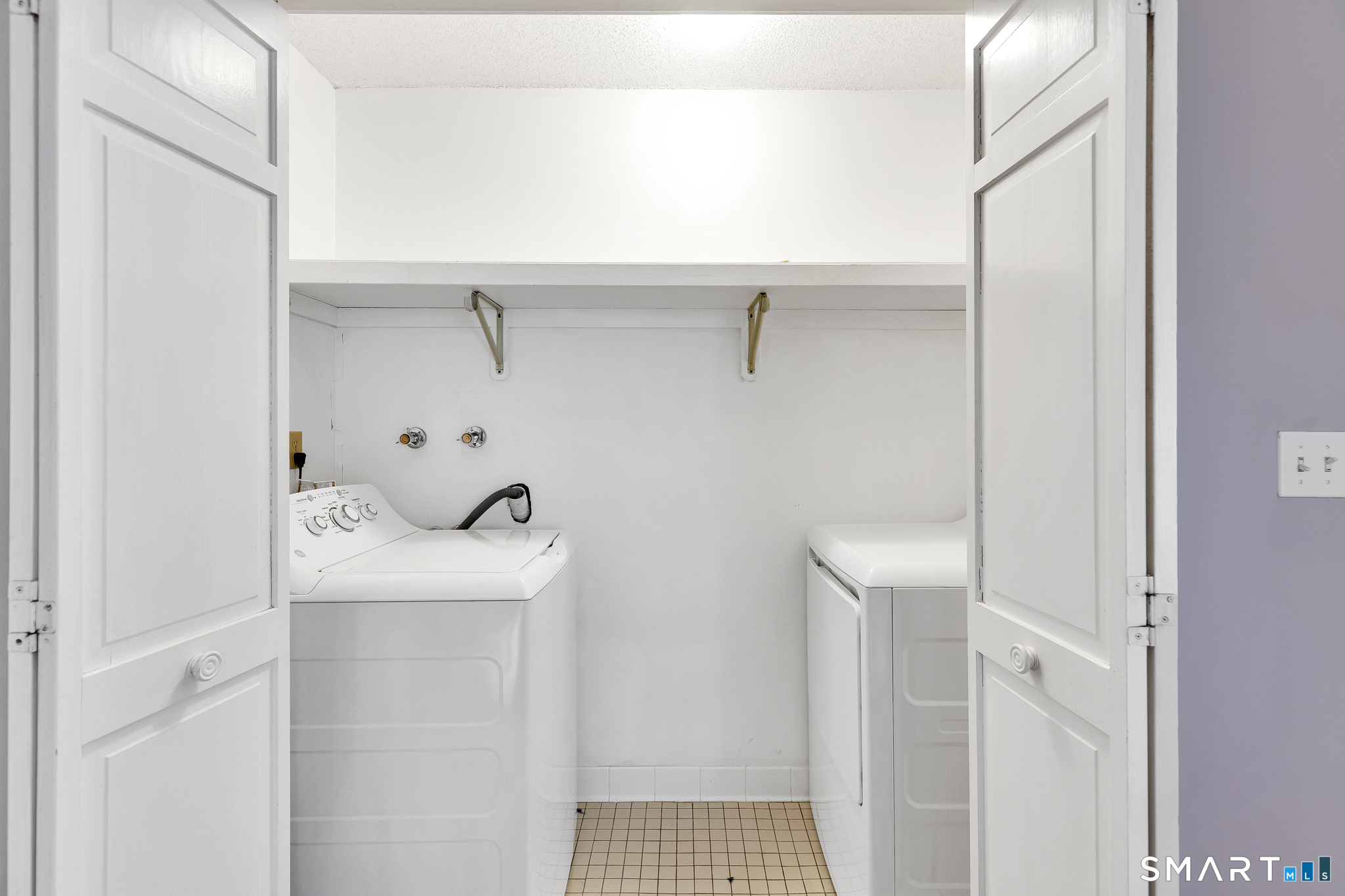 17 Harwich Lane West Hartford CT 06117