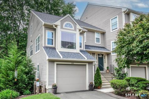 212 Algonquin Trail Trumbull CT 06611