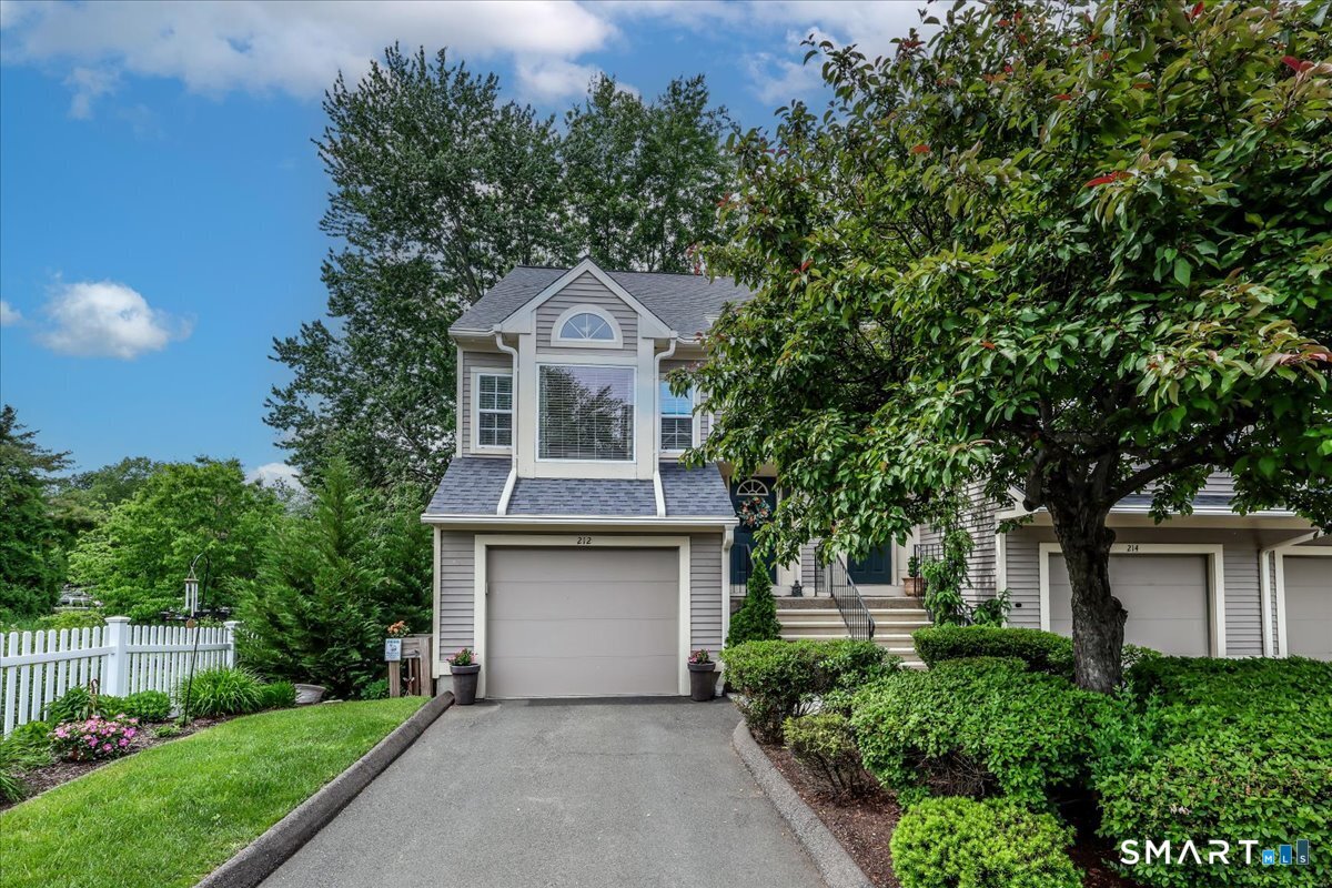 212 Algonquin Trail Trumbull CT 06611