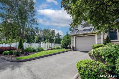 212 Algonquin Trail Trumbull CT 06611