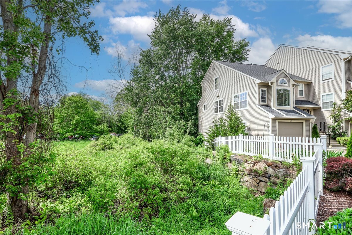 212 Algonquin Trail Trumbull CT 06611