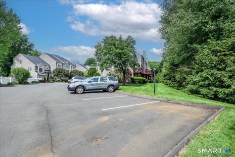 212 Algonquin Trail Trumbull CT 06611