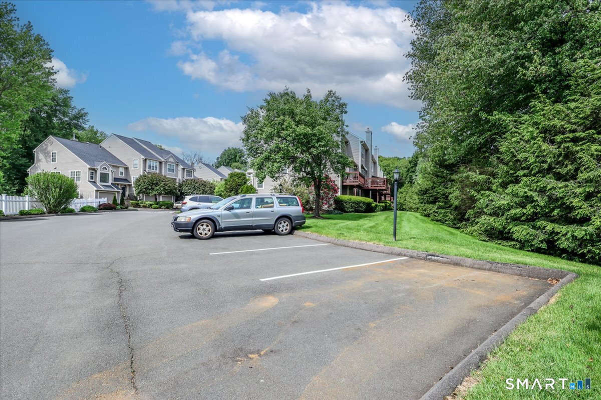 212 Algonquin Trail Trumbull CT 06611