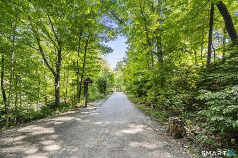 212 Algonquin Trail Trumbull CT 06611